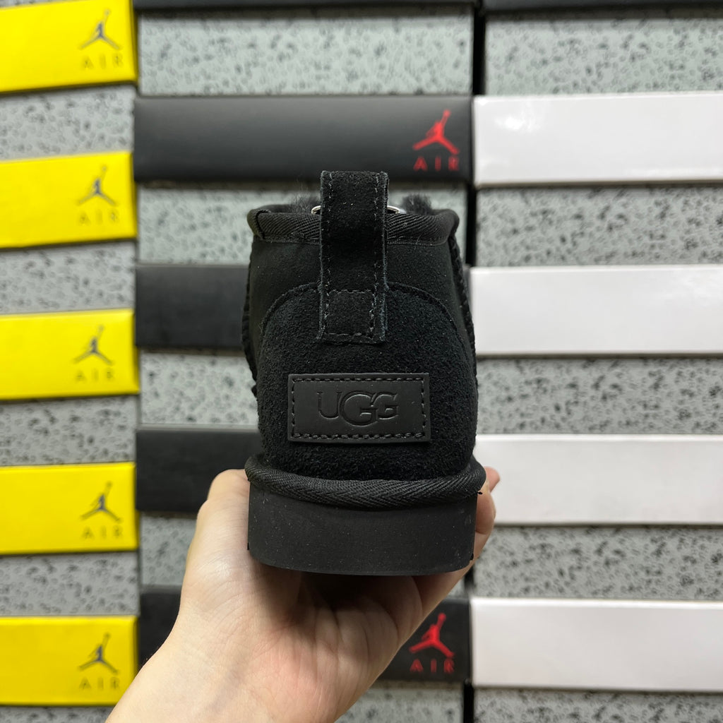 UGG Black Boots – Style 1116109