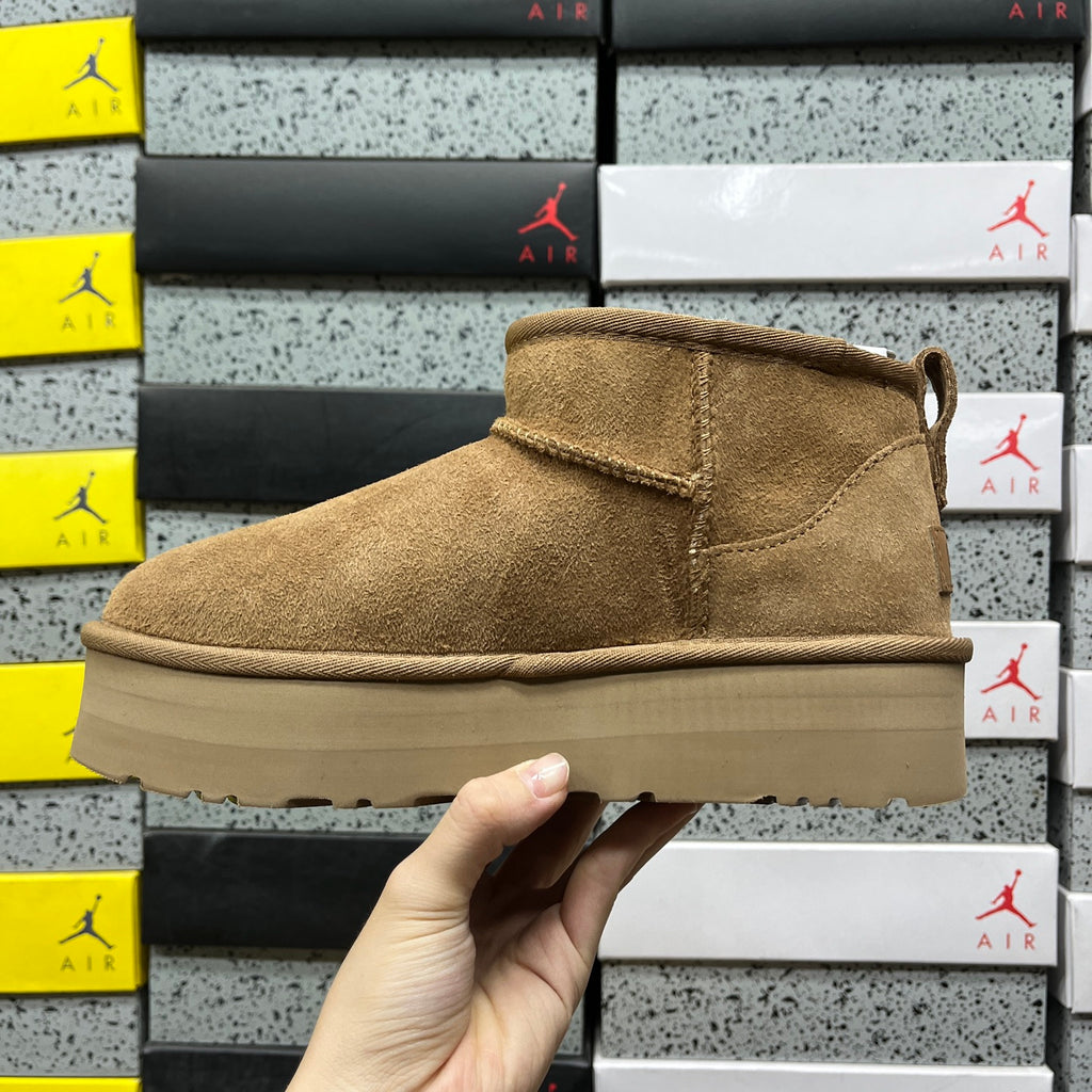 UGG Chestnut 3 cm Platform Ankle Boots