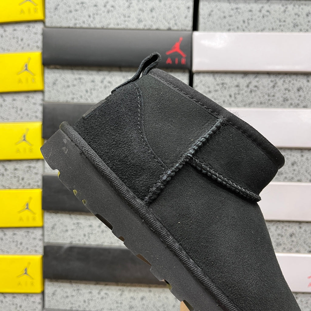 UGG Black Boots – Style 1116109