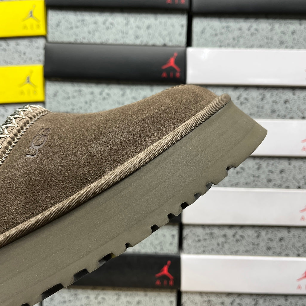 UGG Walnut Shoes – Style 1122553