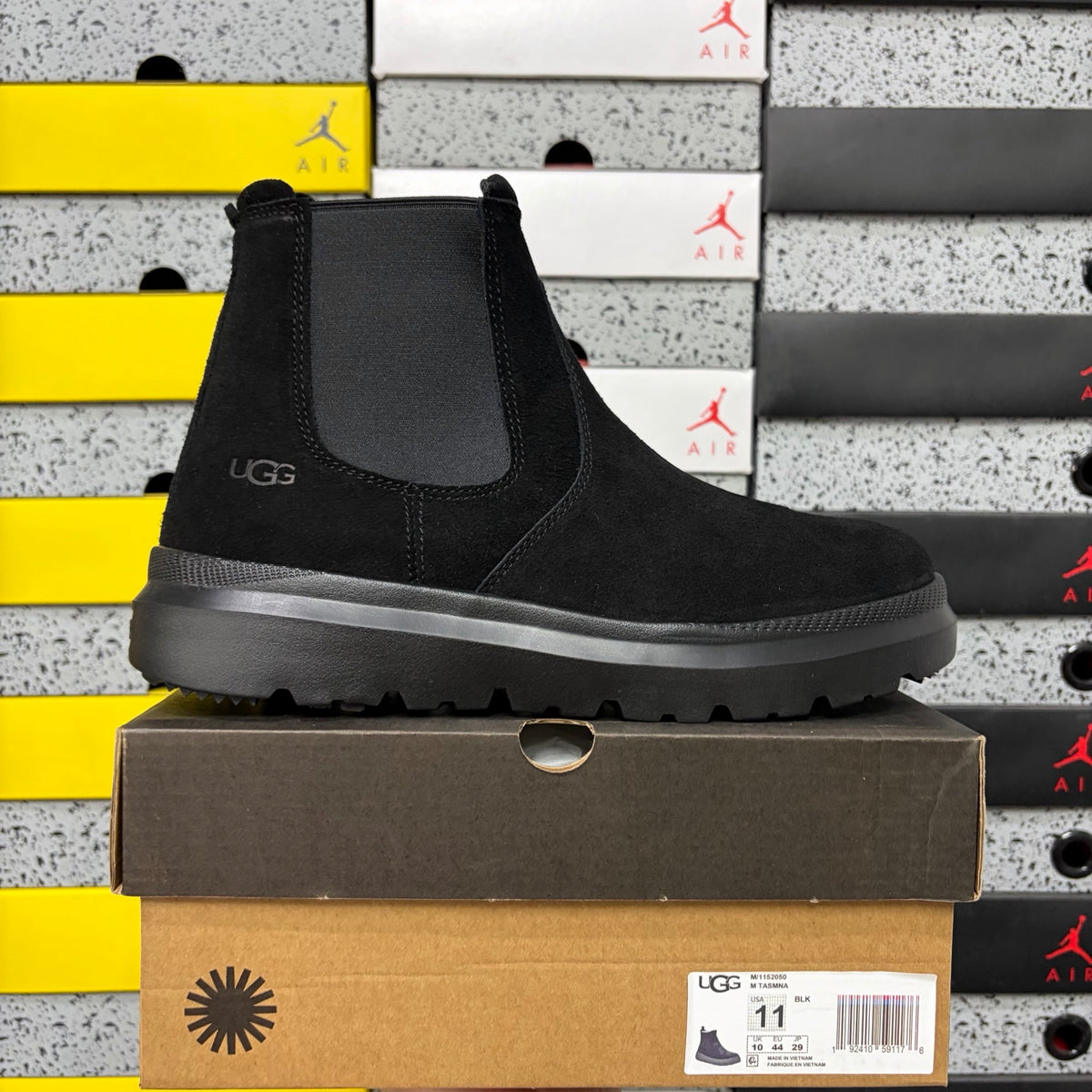 UGG Black Chelsea Boots – Style 2050