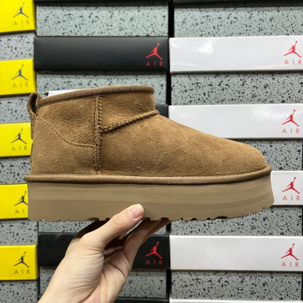 UGG Chestnut 3 cm Platform Ankle Boots