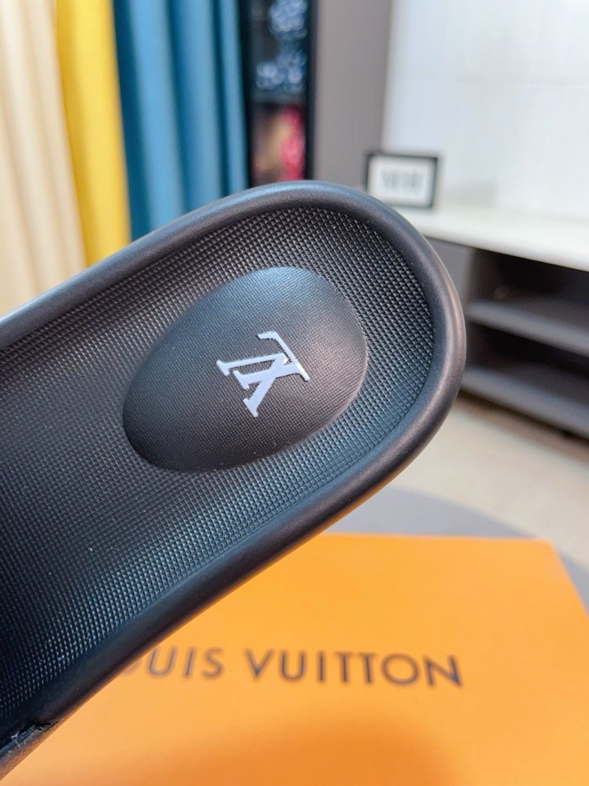 Louis Vuitton Men's Brown and Blue Check Slide Sandals
